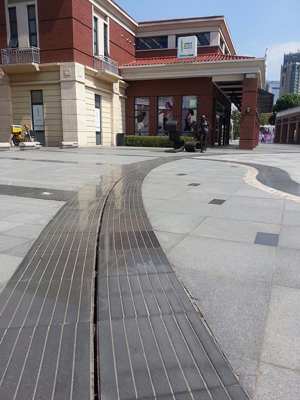 商业步行街排水沟